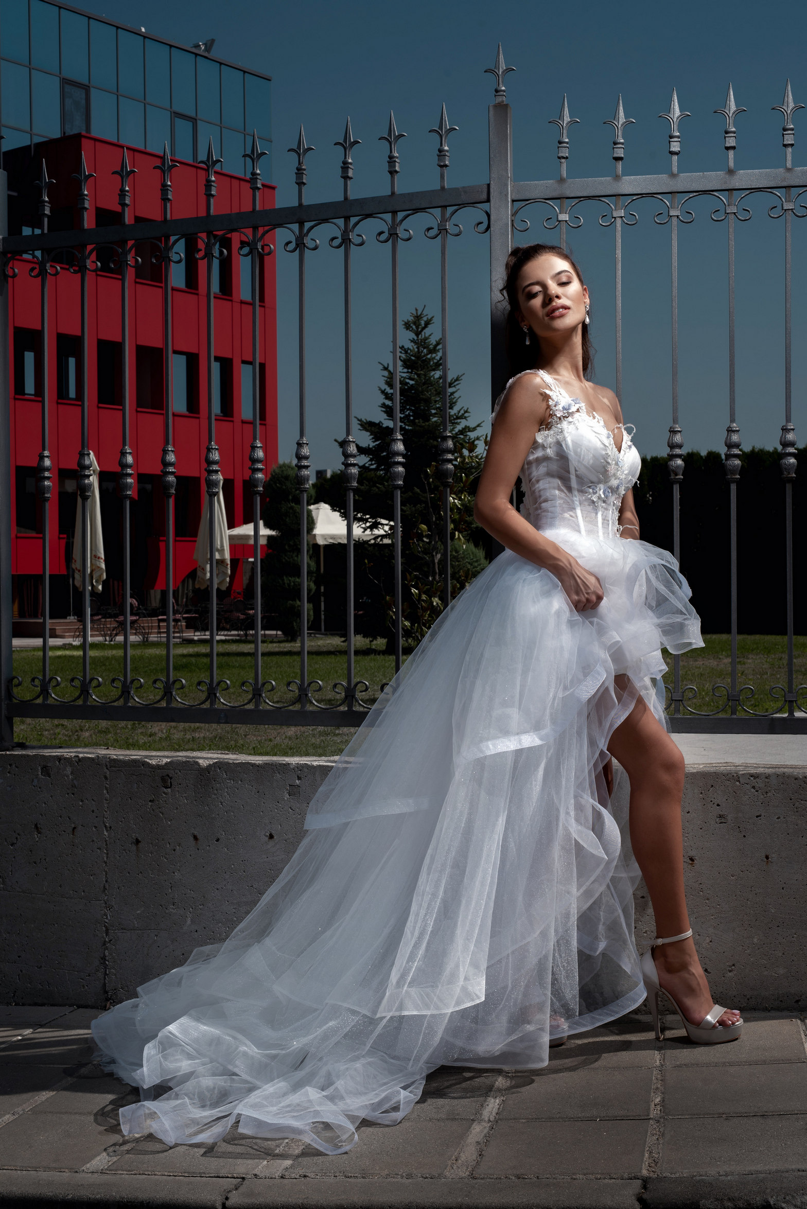 Abiti da sposa discount con coda lunghissima