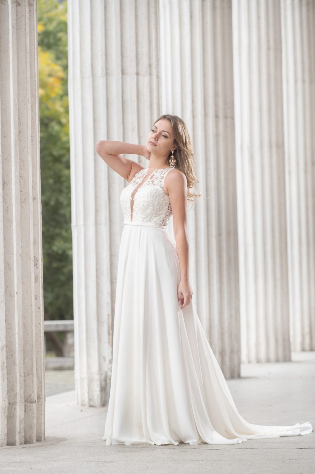 Abito da sposa scivolato in chiffon e corpetto in pizzo