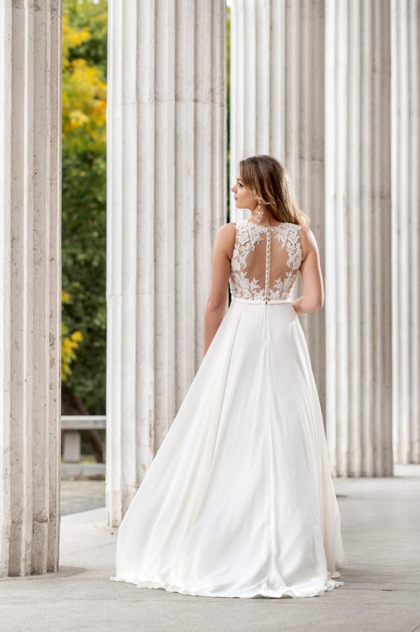 Abito da sposa scivolato in chiffon e corpetto in pizzo